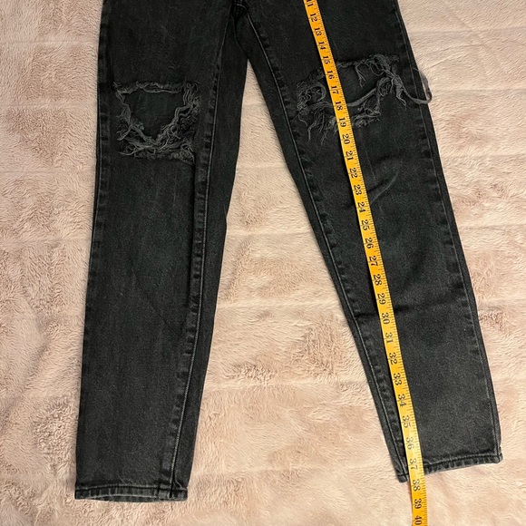 LEVI’S High Waisted Mom Jeans Black Distressed Size 26 - Picture 4 of 16
